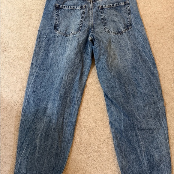 Women’s Barrel Jeans w/ Zipper Accent - Picture 2 of 5